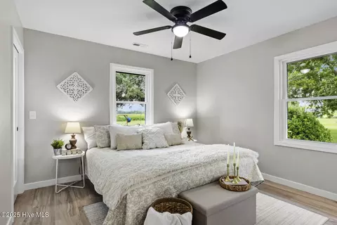 Bedroom - 472 Stella Rd, Stella, NC 28582 photo 5 of 7