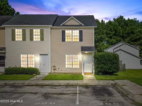 200 Fairwood Ct, Jacksonville, NC 28546