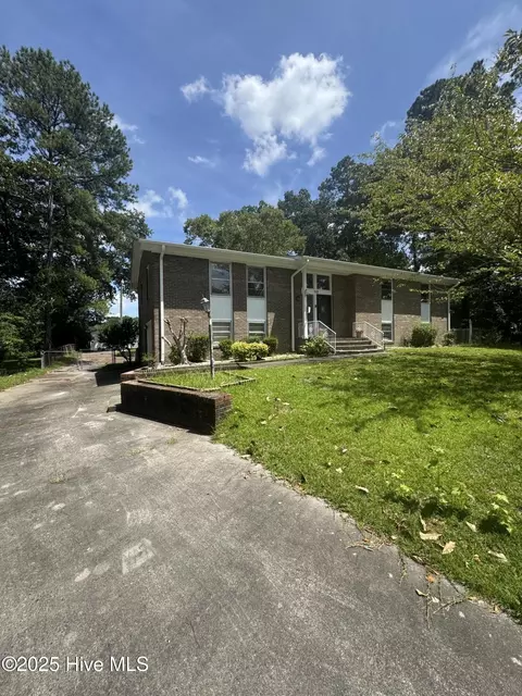102 Circle Dr, Snow Hill, NC 28580