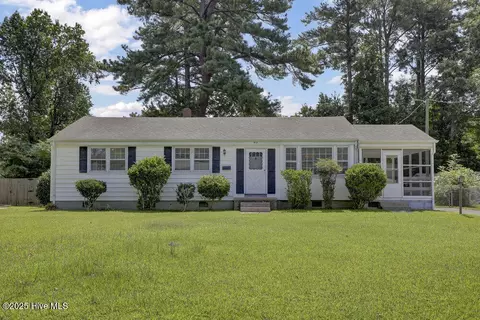 412 Seminole Trl, Jacksonville, NC 28540