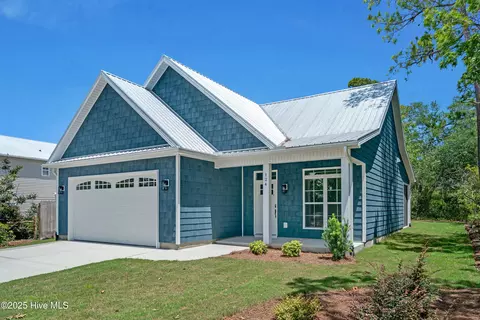 124 NW 11th St, Oak Island, NC 28465