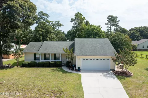 306 Clamdigger Ct, Swansboro, NC 28584