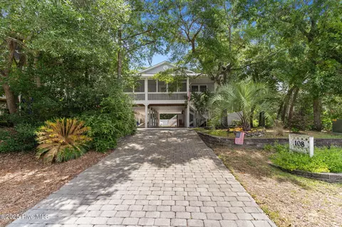 108 SW 28th St, Oak Island, NC 28465
