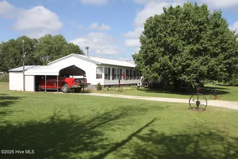 203 W Juniper St, Bladenboro, NC 28320