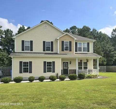 108 Sunny Point Dr, Richlands, NC 28574