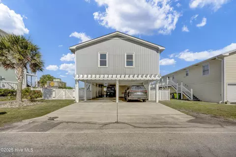 901 Canal Dr, Carolina Beach, NC 28428