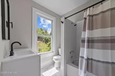 Bath - 845 W 3rd St, Washington, NC 27889 photo 2 of 3