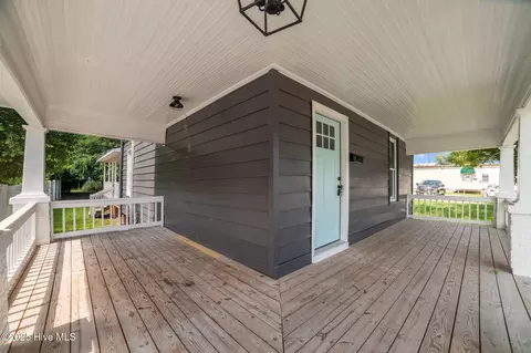 Exterior - 845 W 3rd St, Washington, NC 27889 photo 6 of 11
