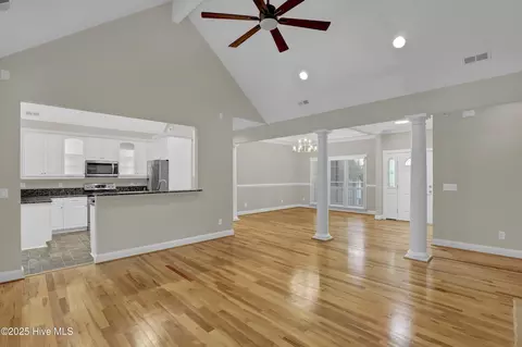 110 E High Bluff Dr, Hampstead, NC 28443 photo 9