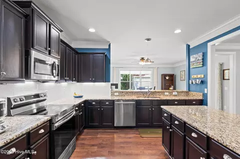 Kitchen - 107 Weir Dr, Hampstead, NC 28443 photo 3 of 3