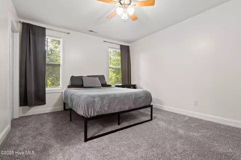 Bedroom - 107 Weir Dr, Hampstead, NC 28443 photo 9 of 10