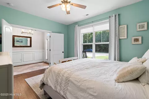 Bedroom - 107 Weir Dr, Hampstead, NC 28443 photo 2 of 10