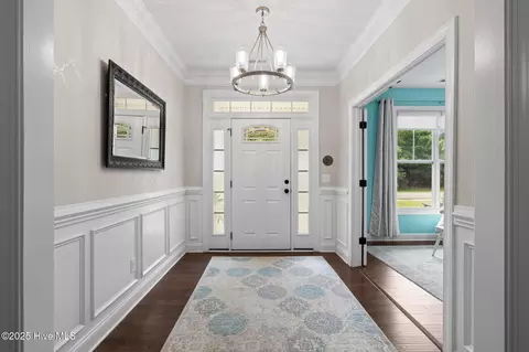 Entry Way - 107 Weir Dr, Hampstead, NC 28443 photo 2 of 6