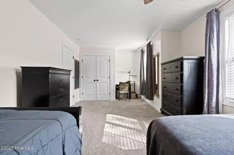 Bedroom - 107 Weir Dr, Hampstead, NC 28443 photo 5 of 10