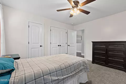 Bedroom - 107 Weir Dr, Hampstead, NC 28443 photo 7 of 10