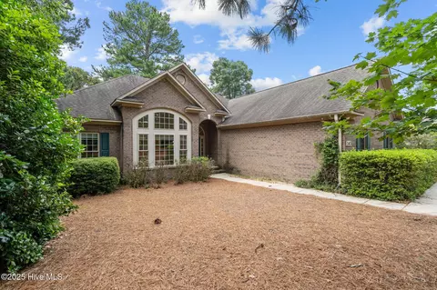 143 Longleaf Dr, West End, NC 27376 photo 3