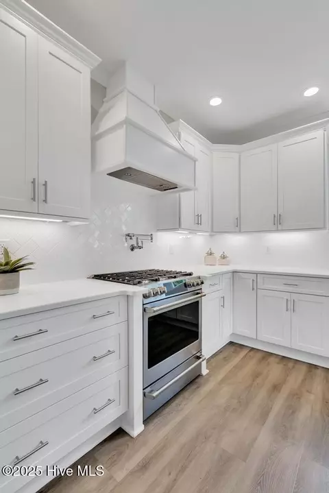 Kitchen - 53 Stonegate Cir, Hampstead, NC 28443 photo 6 of 6