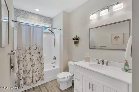 Bath - 53 Stonegate Cir, Hampstead, NC 28443 photo 4 of 5