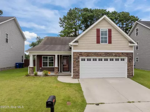 821 Jade Ln, Winterville, NC 28590