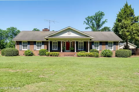 126 Henry Middleton Rd, Warsaw, NC 28398
