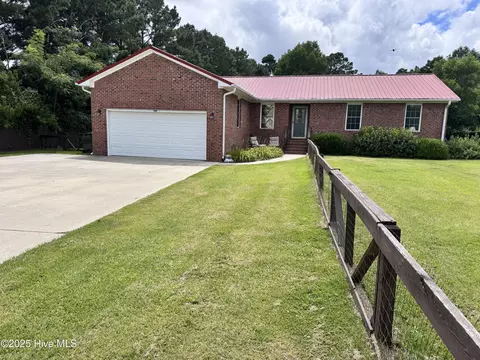991 Hardesty Loop Rd, Newport, NC 28570