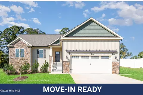 201 Tee Dr, Selma, NC 27576