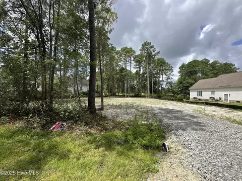 2072 Royal Pines Dr, New Bern, NC 28560