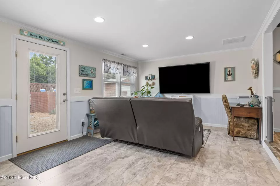 Living - 1815 Paulette Rd, Morehead City, NC 28557 photo 3 of 3