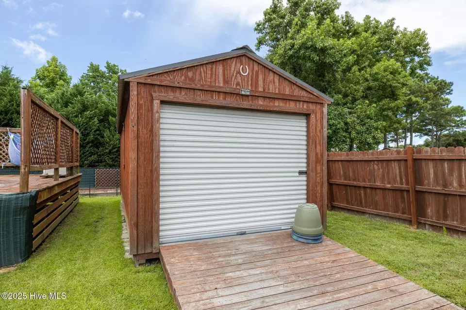 Exterior - 1815 Paulette Rd, Morehead City, NC 28557 photo 3 of 8