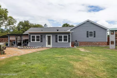 Exterior - 1815 Paulette Rd, Morehead City, NC 28557 photo 1 of 8