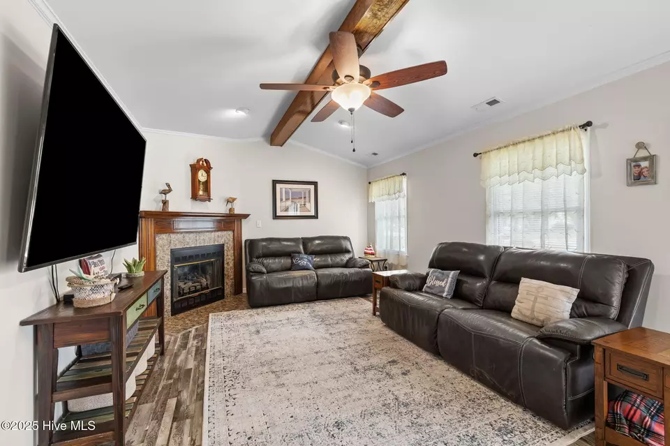 Living - 1815 Paulette Rd, Morehead City, NC 28557 photo 1 of 3