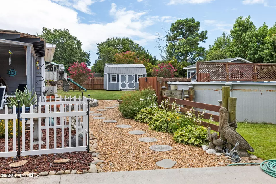 Exterior - 1815 Paulette Rd, Morehead City, NC 28557 photo 4 of 8