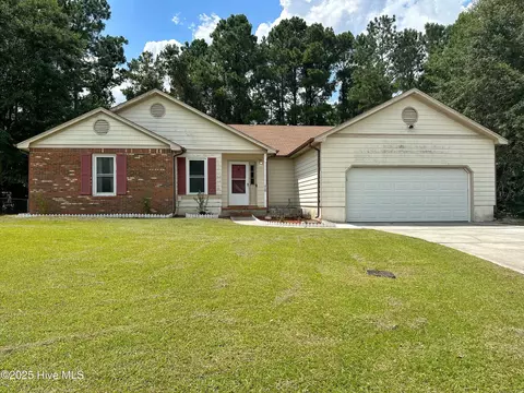 403 Smoke Tree Pl, Midway Park, NC 28544