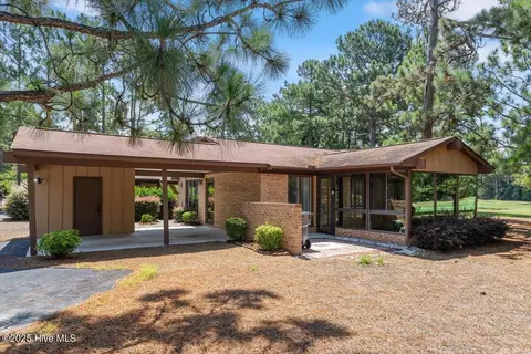 904 Satinwood Ct, Southern Pines, NC 28387