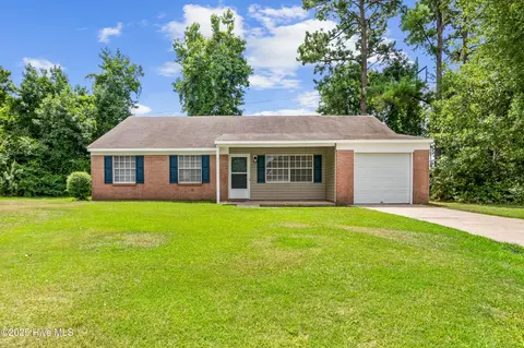 511 Sage Ct, Jacksonville, NC 28540