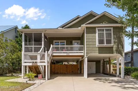 225 NE 37th St, Oak Island, NC 28465