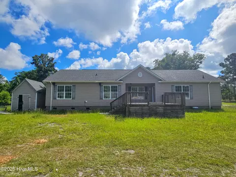 200 Bumpy Ln, Rocky Point, NC 28457