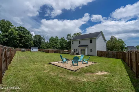Exterior - 207 Baker Rd, Hubert, NC 28539 photo 2 of 7