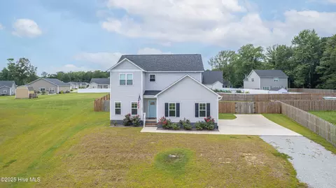 207 Baker Rd, Hubert, NC 28539
