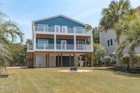 102 SW Yacht Dr, Oak Island, NC 28465