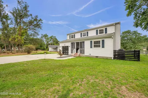 1113 Twin Lakes Dr, Southport, NC 28461