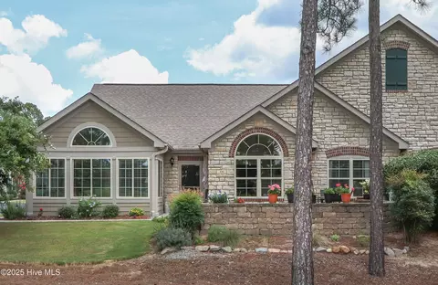 109 W Chelsea Ct, Southern Pines, NC 28387