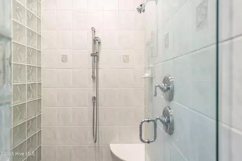 Bath - 18 Glenbarr Ct, Pinehurst, NC 28374 photo 6 of 7