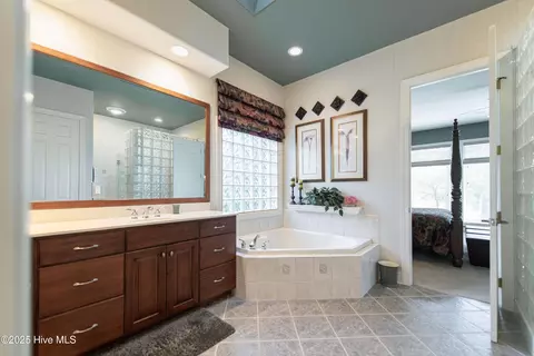 Bath - 18 Glenbarr Ct, Pinehurst, NC 28374 photo 7 of 7