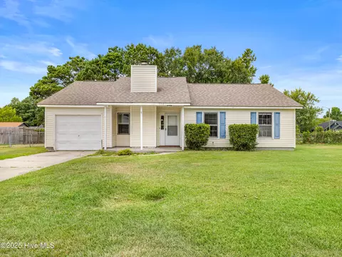 600 Foxfire Cir, Jacksonville, NC 28546