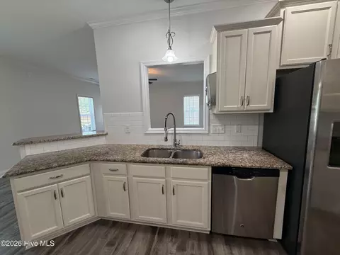 Kitchen - 725 W Baltimore Ave, Pinebluff, NC 28373 photo 4 of 5