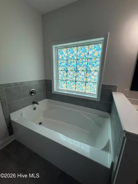 Bath - 725 W Baltimore Ave, Pinebluff, NC 28373 photo 4 of 7