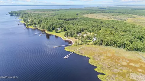 18 Batemans Creek Rd, Belhaven, NC 27810