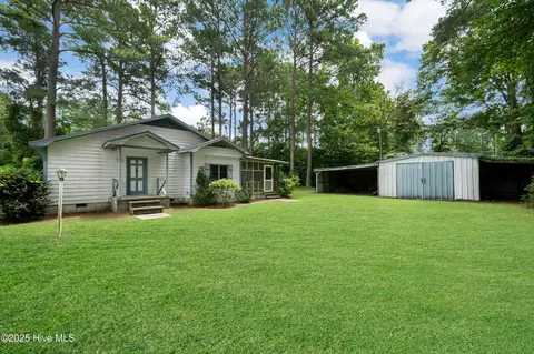 131 Magnolia Dr, Blounts Creek, NC 27814
