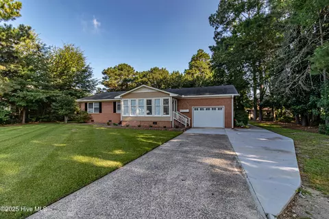 1970 Hullwood Dr, Kinston, NC 28504